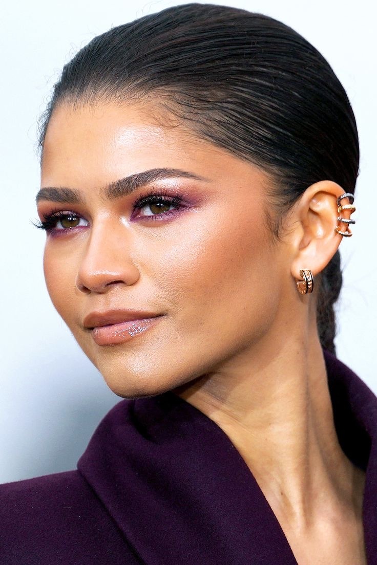 Fruit-Inspired: тренд на сливовый макияж — носим как Зендая, Оливия Родриго и Рианна (фото 7)