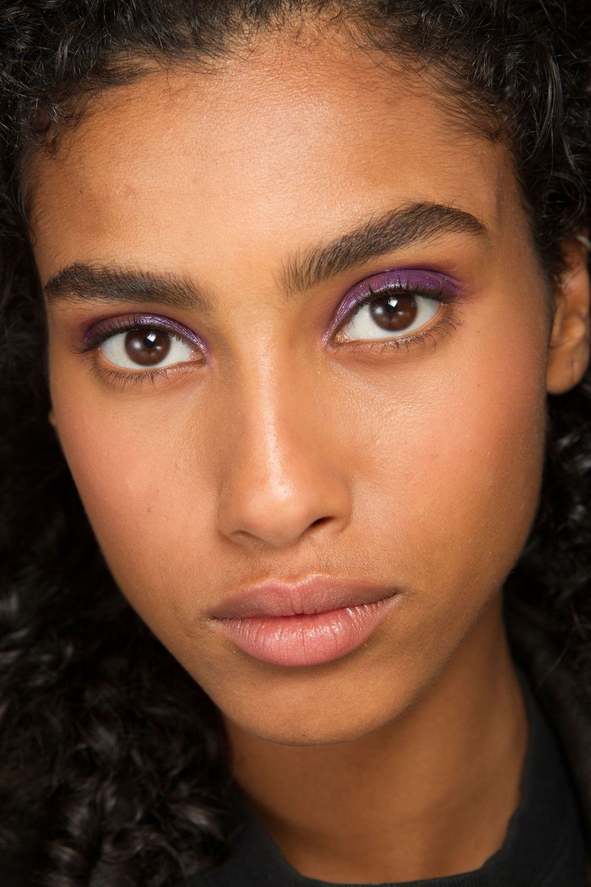 Fruit-Inspired: тренд на сливовый макияж — носим как Зендая, Оливия Родриго и Рианна (фото 20)