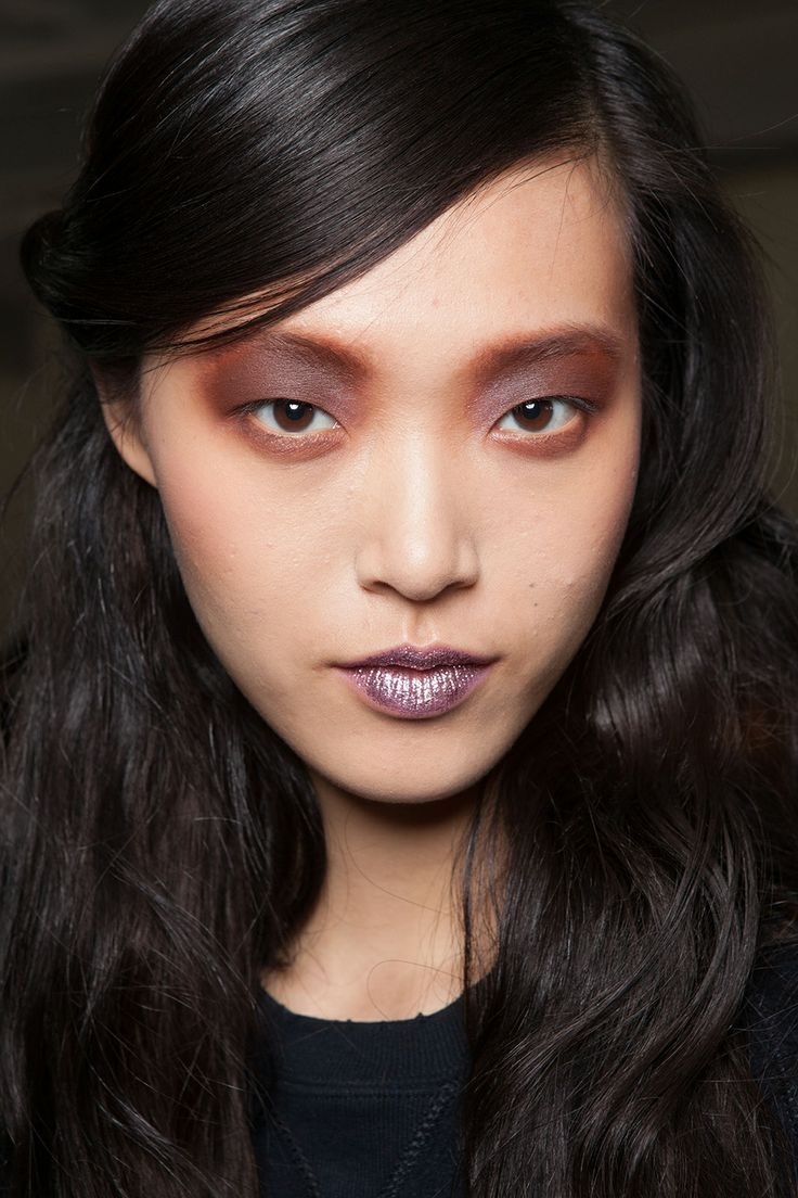 Fruit-Inspired: тренд на сливовый макияж — носим как Зендая, Оливия Родриго и Рианна (фото 26)