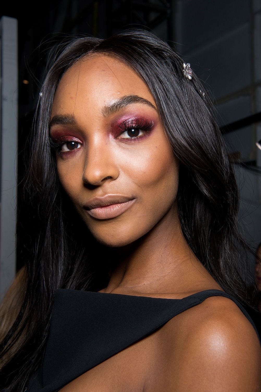 Fruit-Inspired: тренд на сливовый макияж — носим как Зендая, Оливия Родриго и Рианна (фото 10)