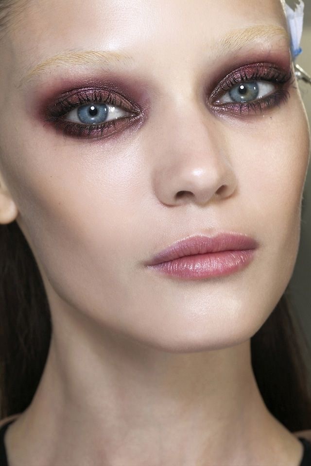 Fruit-Inspired: тренд на сливовый макияж — носим как Зендая, Оливия Родриго и Рианна (фото 22)