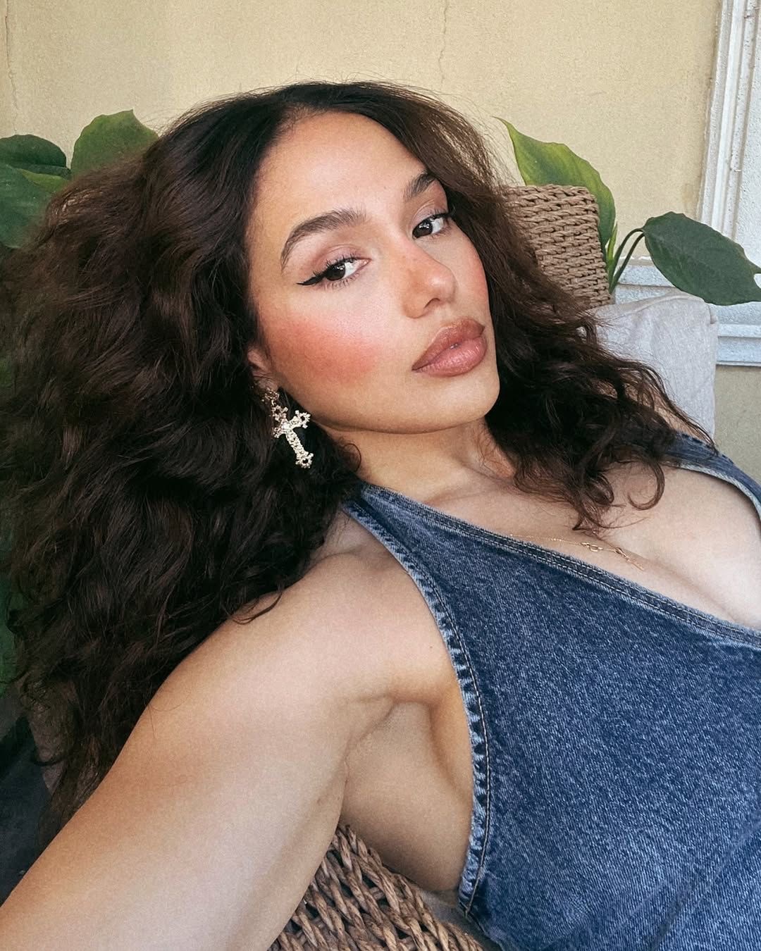 Ballerina Cappuccina: тренд на макияж с кофейным контурингом — носим как Зендая, Кендалл Дженнер и Белла Хадид (фото 19)