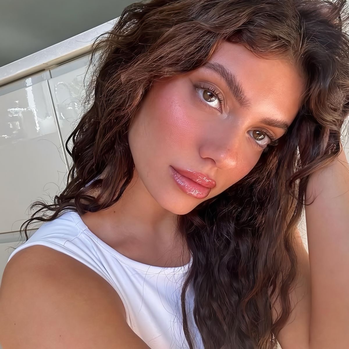 Ballerina Cappuccina: тренд на макияж с кофейным контурингом — носим как Зендая, Кендалл Дженнер и Белла Хадид (фото 22)