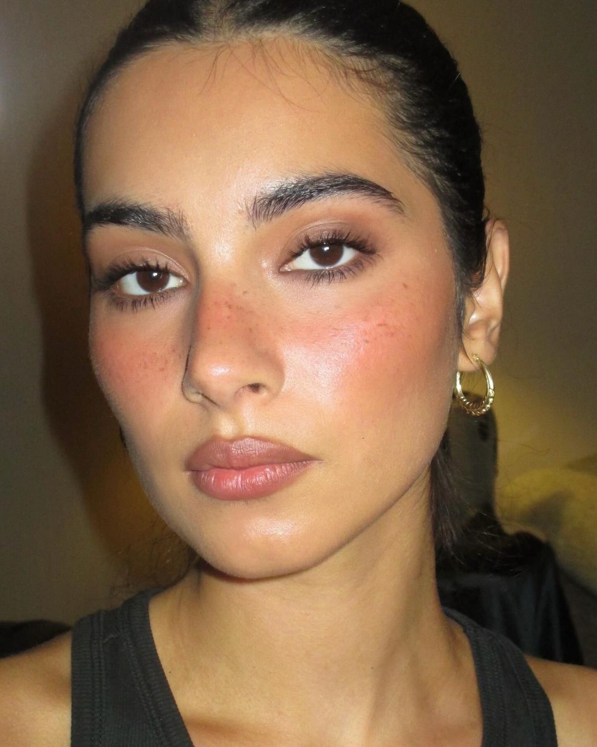 Ballerina Cappuccina: тренд на макияж с кофейным контурингом — носим как Зендая, Кендалл Дженнер и Белла Хадид (фото 15)