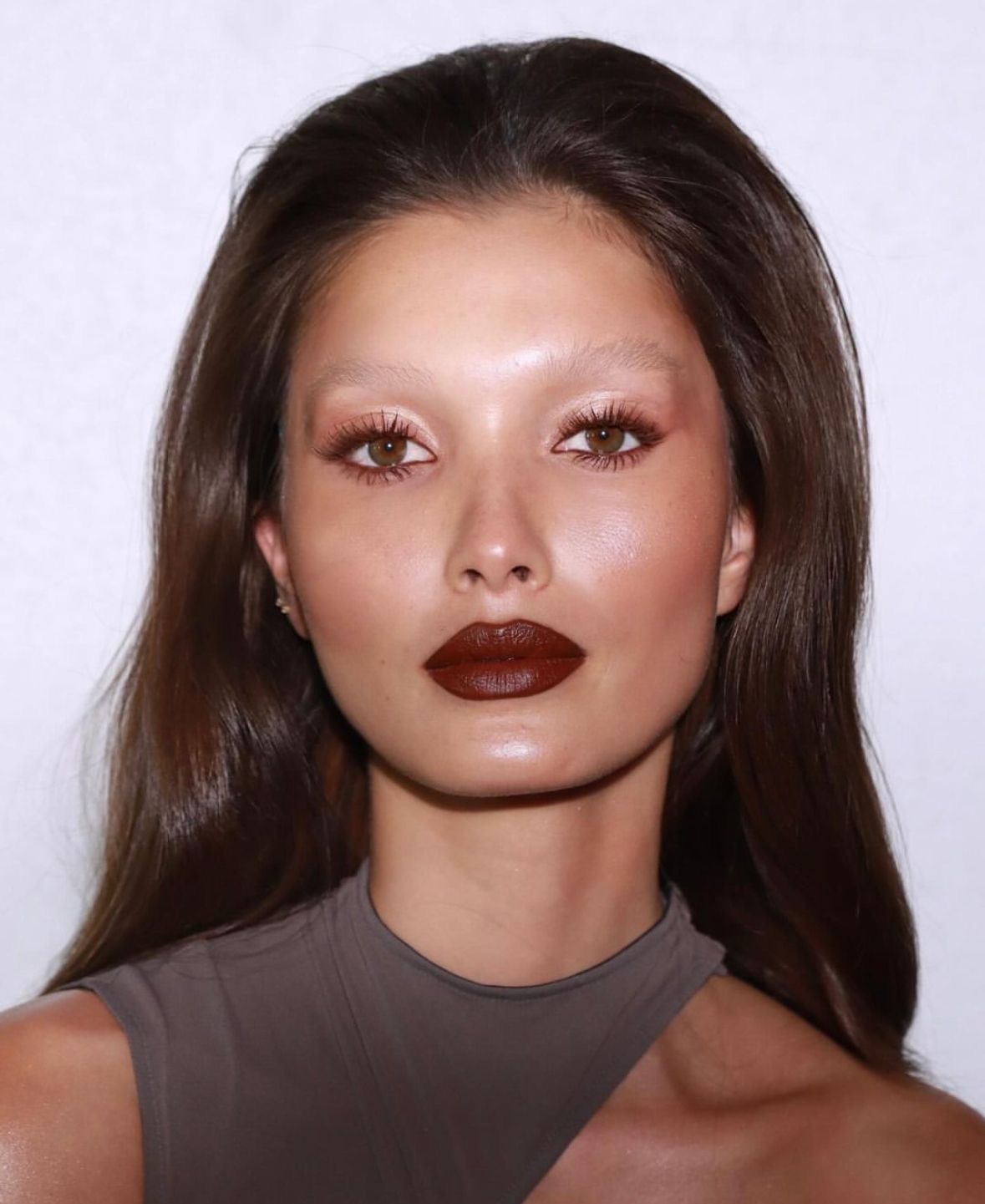 Total monochrome: тренд на макияж в одном цвете — носим как Ливия Нуньес, Марго Робби и Люси Хейл (фото 11)