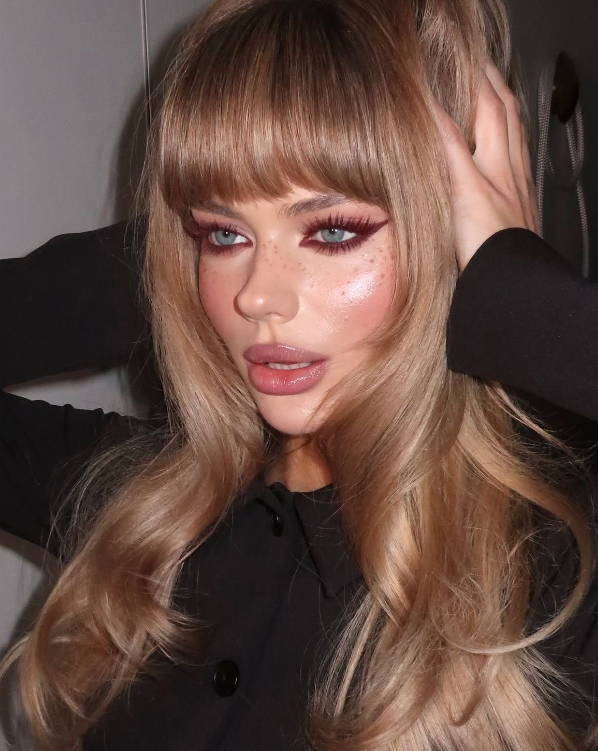 Total monochrome: тренд на макияж в одном цвете — носим как Ливия Нуньес, Марго Робби и Люси Хейл (фото 15)