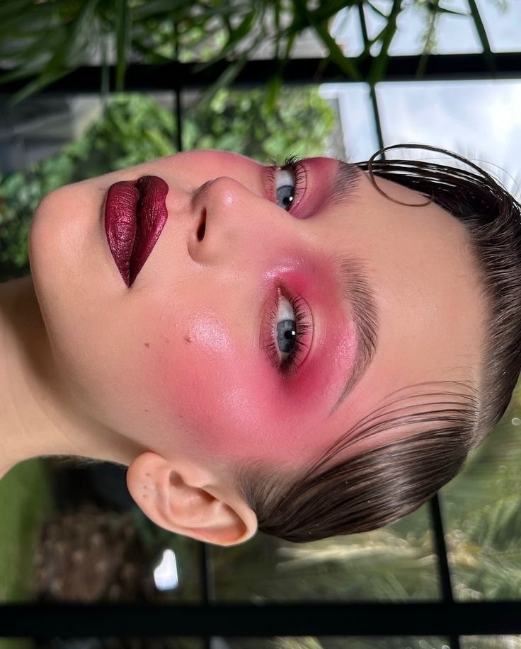 Total monochrome: тренд на макияж в одном цвете — носим как Ливия Нуньес, Марго Робби и Люси Хейл (фото 24)