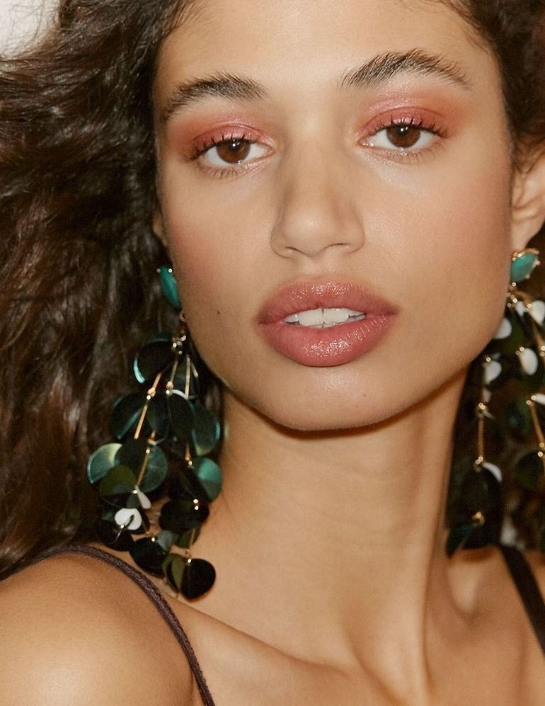 Total monochrome: тренд на макияж в одном цвете — носим как Ливия Нуньес, Марго Робби и Люси Хейл (фото 20)