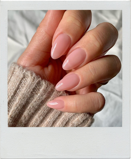 Глянцевые, «надутые» и «мыльные» ногти: главные тренды маникюра на лето 2025 (фото 1)