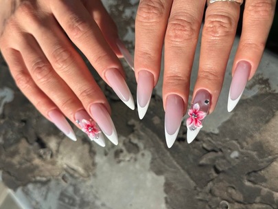 Глянцевые, «надутые» и «мыльные» ногти: главные тренды маникюра на лето 2025 (фото 25)