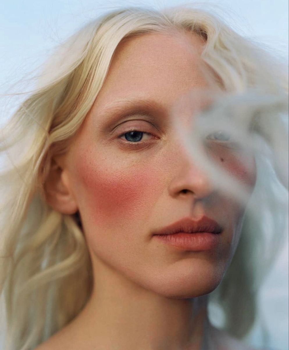 Guava Girl: тренд на макияж цвета тропического фрукта — носим как Селена Гомес, Эль Фаннинг и Фиби Дайневор (фото 18)