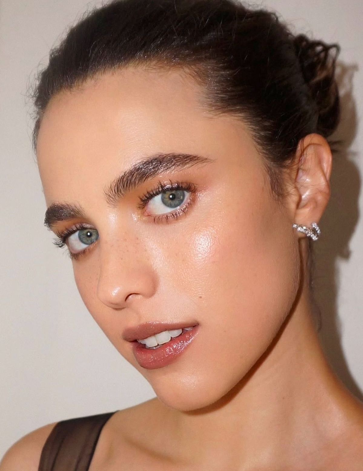 Scandinavian Girl: тренд на «северный» макияж — носим как Эльза Хоск, Матильда Джерф и Эмили Синдлев (фото 9)