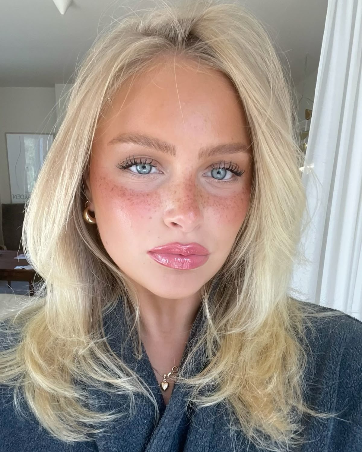 Scandinavian Girl: тренд на «северный» макияж — носим как Эльза Хоск, Матильда Джерф и Эмили Синдлев (фото 15)