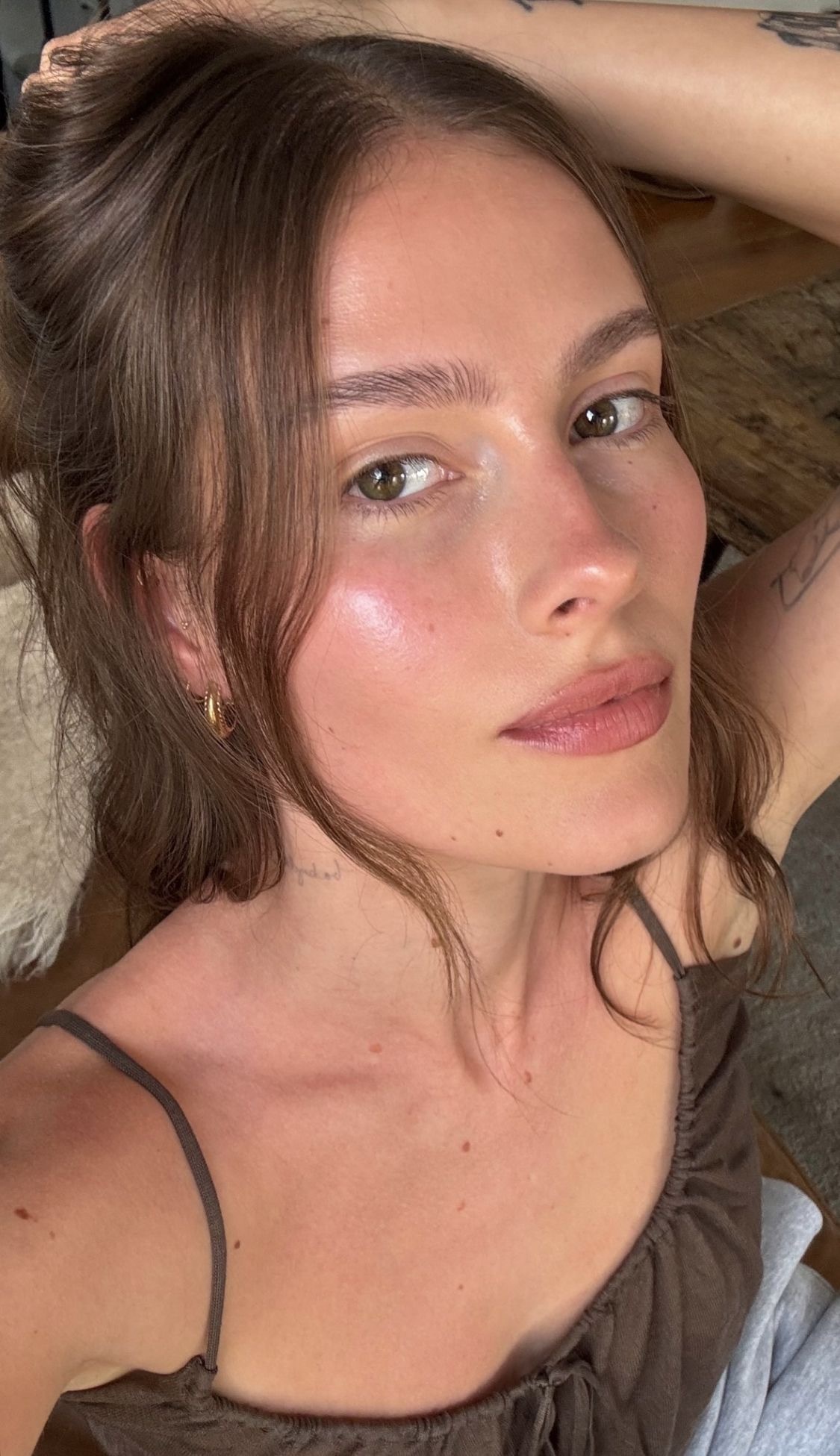 Scandinavian Girl: тренд на «северный» макияж — носим как Эльза Хоск, Матильда Джерф и Эмили Синдлев (фото 29)