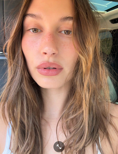 Дерморексия и clean girl makeup: почему зумеры меньше пользуются декоративной косметикой (фото 24)