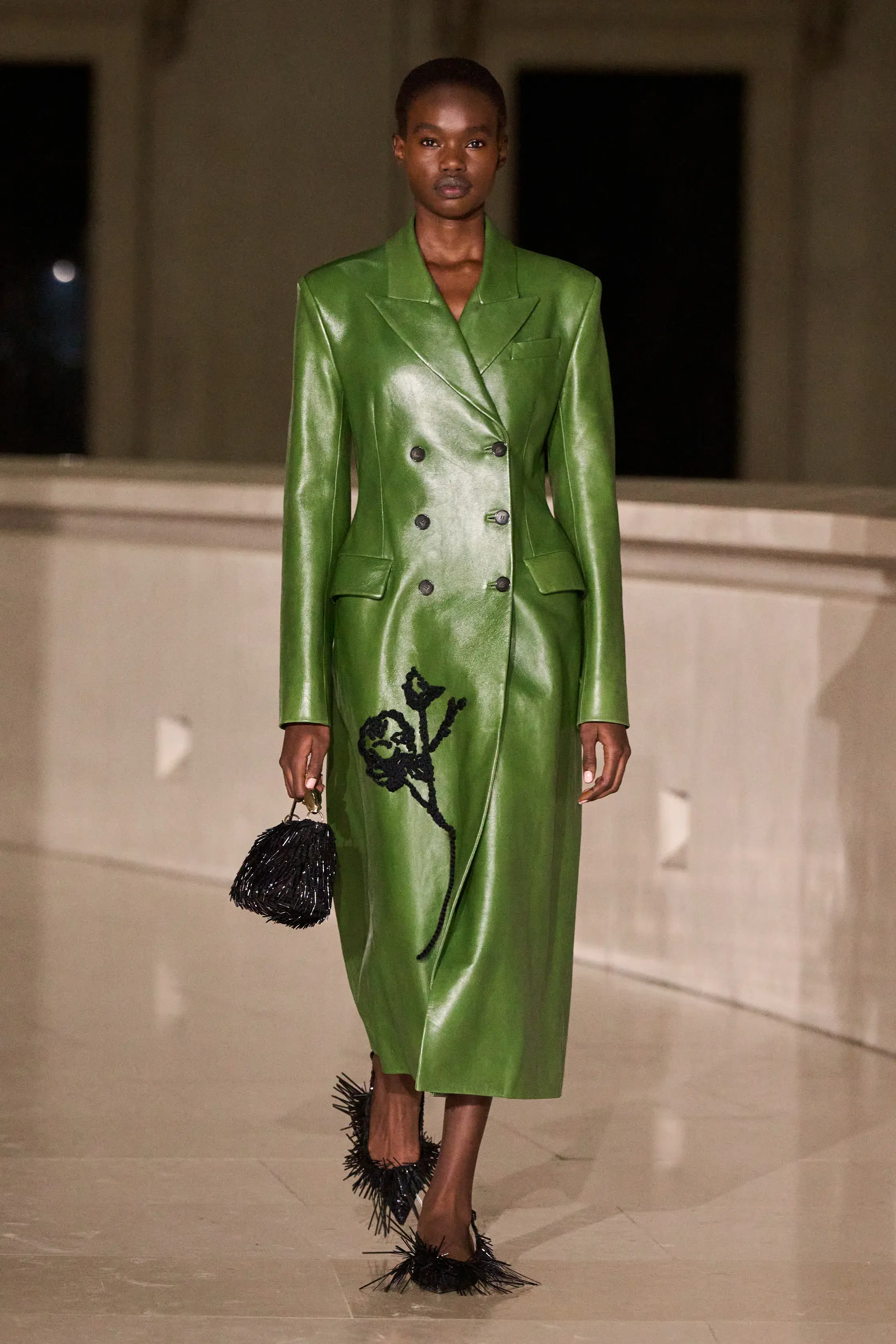 Кобальтовый, революционный красный и пастель — палитра сезона осень-зима 2025 (фото 39)