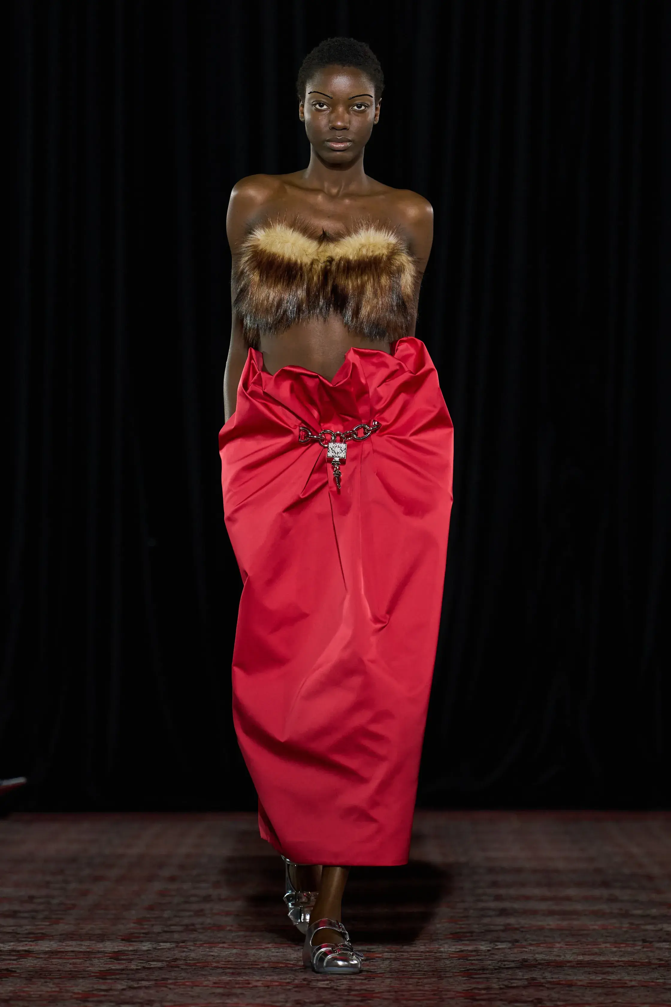 Кобальтовый, революционный красный и пастель — палитра сезона осень-зима 2025 (фото 8)