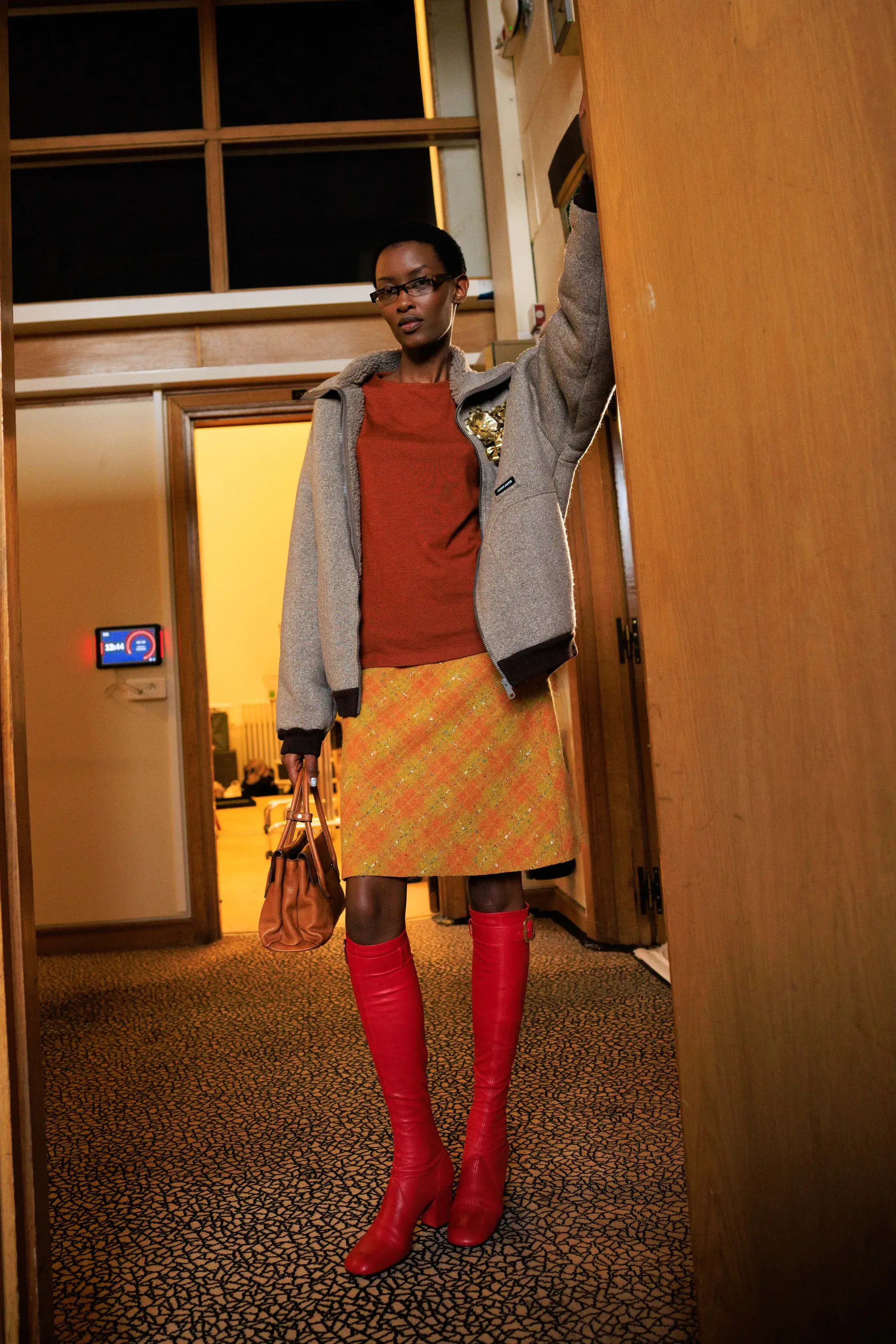 Кобальтовый, революционный красный и пастель — палитра сезона осень-зима 2025 (фото 55)