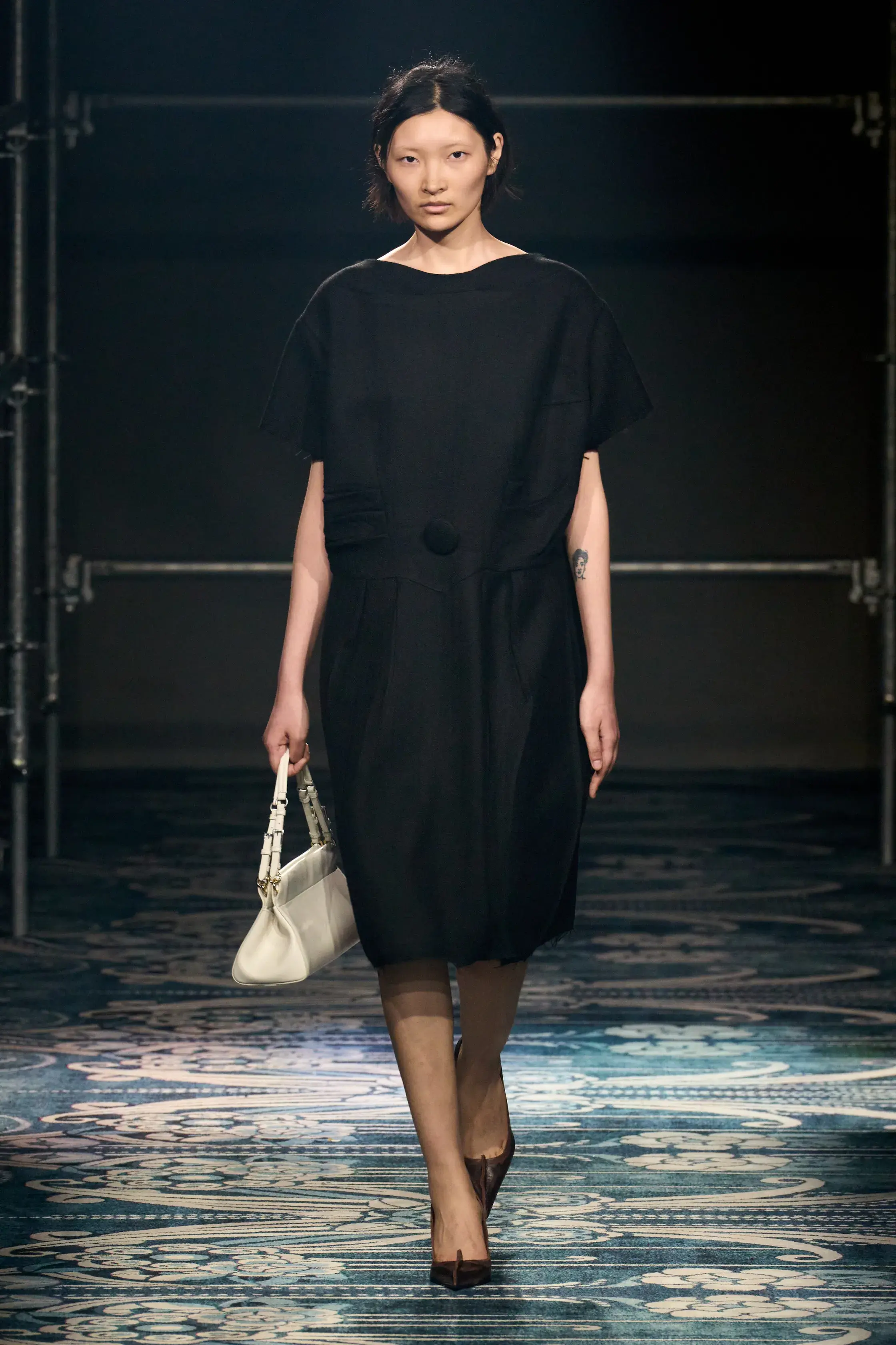 Кобальтовый, революционный красный и пастель — палитра сезона осень-зима 2025 (фото 10)