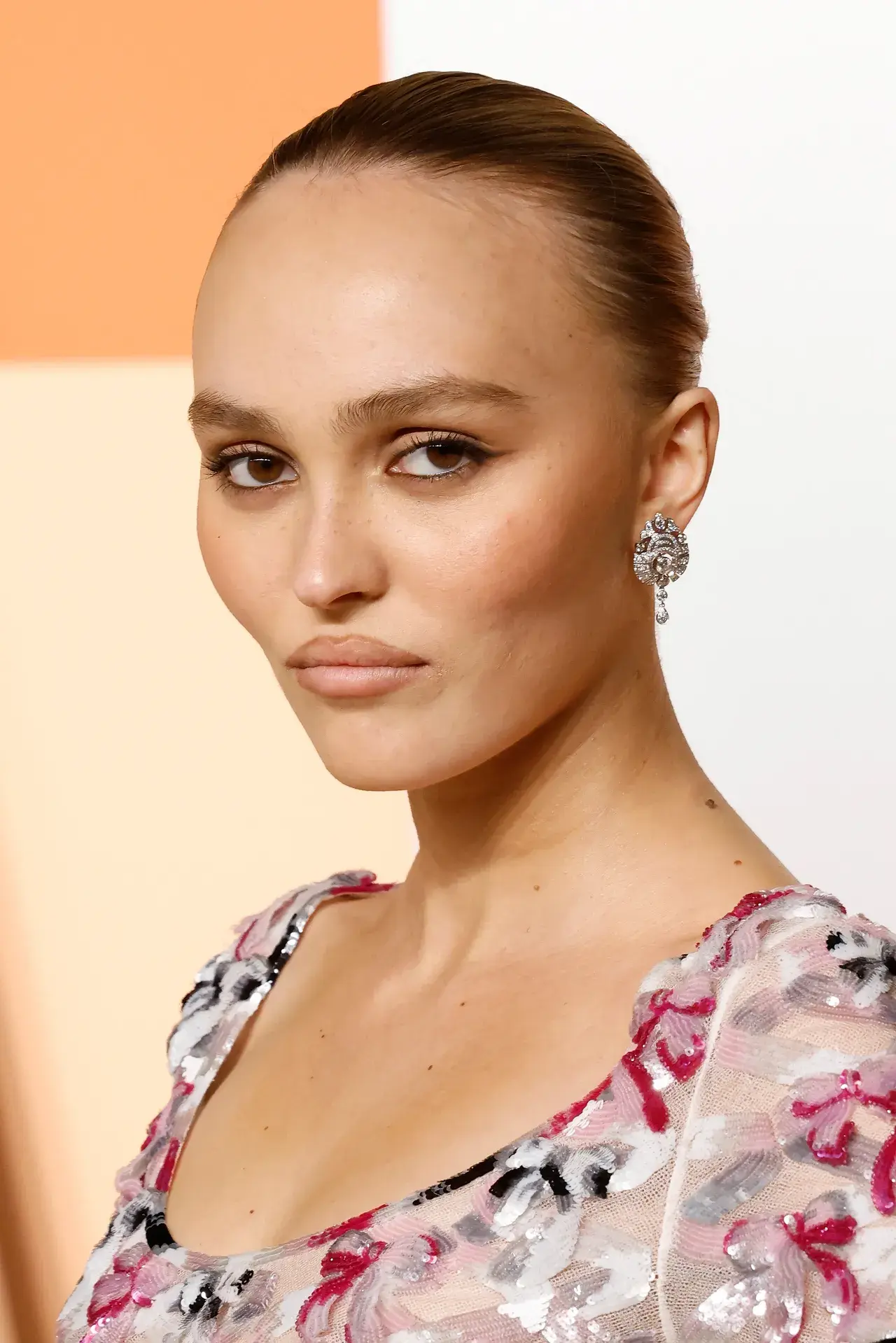 Консилер на губах: тренд на бежевые помады — носим как Лили-Роуз Депп и Габриетт (фото 3)