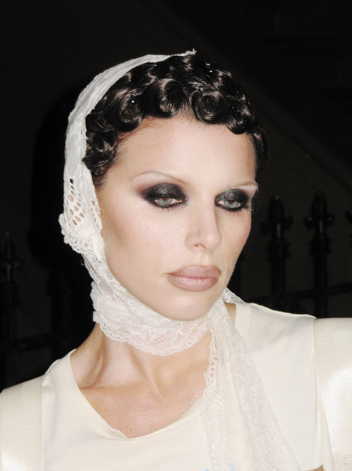 Консилер на губах: тренд на бежевые помады — носим как Лили-Роуз Депп и Габриетт (фото 11)