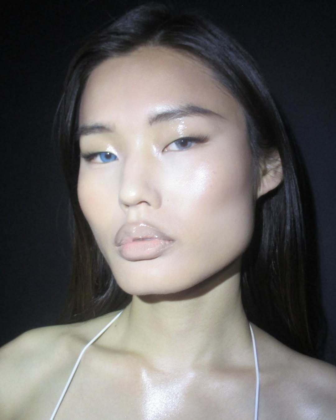 Консилер на губах: тренд на бежевые помады — носим как Лили-Роуз Депп и Габриетт (фото 13)