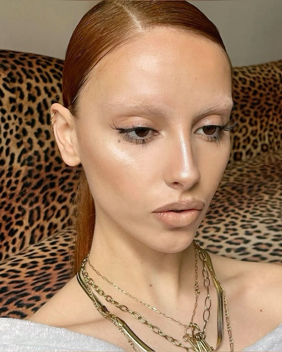 Консилер на губах: тренд на бежевые помады — носим как Лили-Роуз Депп и Габриетт (фото 29)