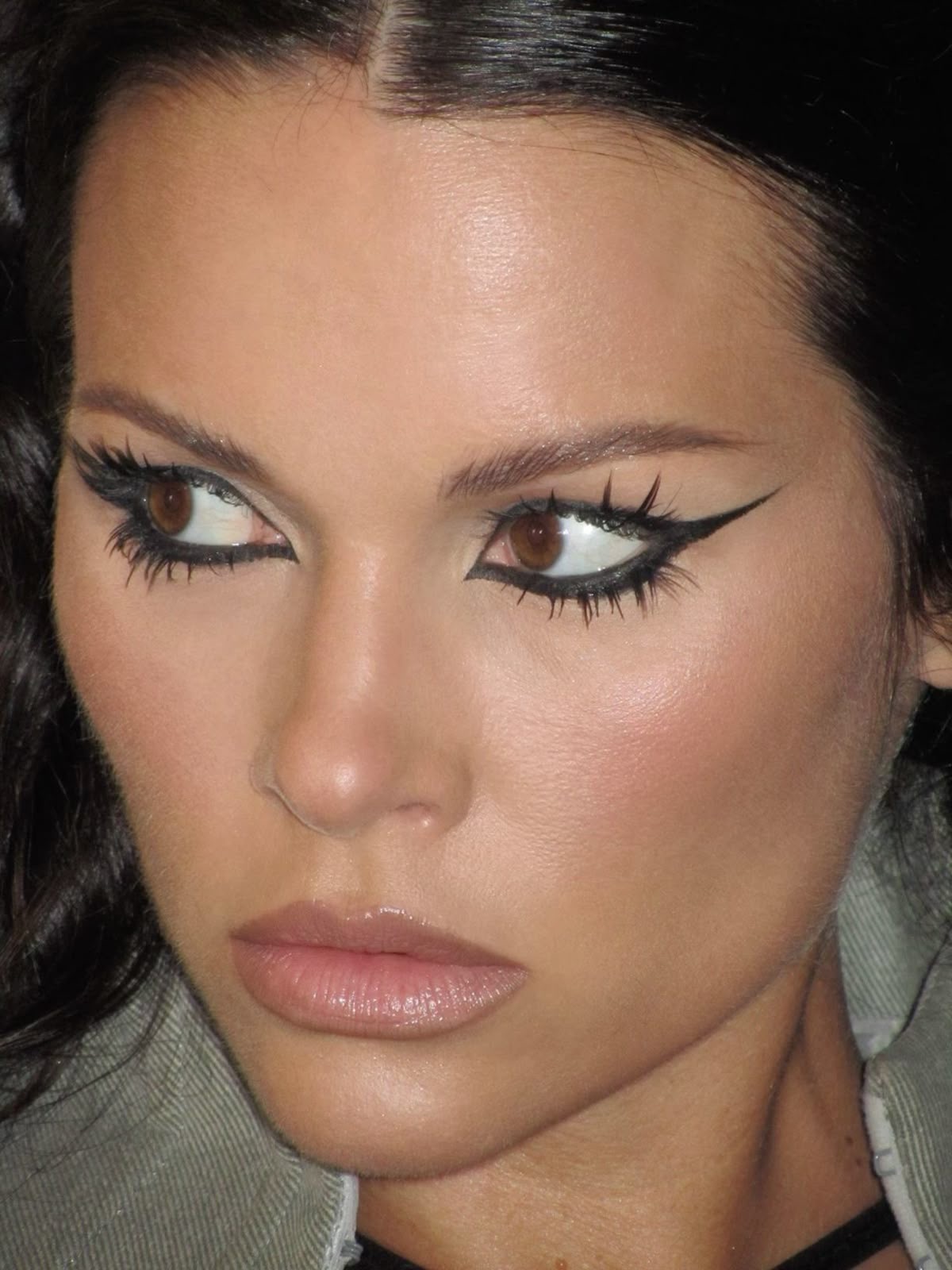 Консилер на губах: тренд на бежевые помады — носим как Лили-Роуз Депп и Габриетт (фото 15)