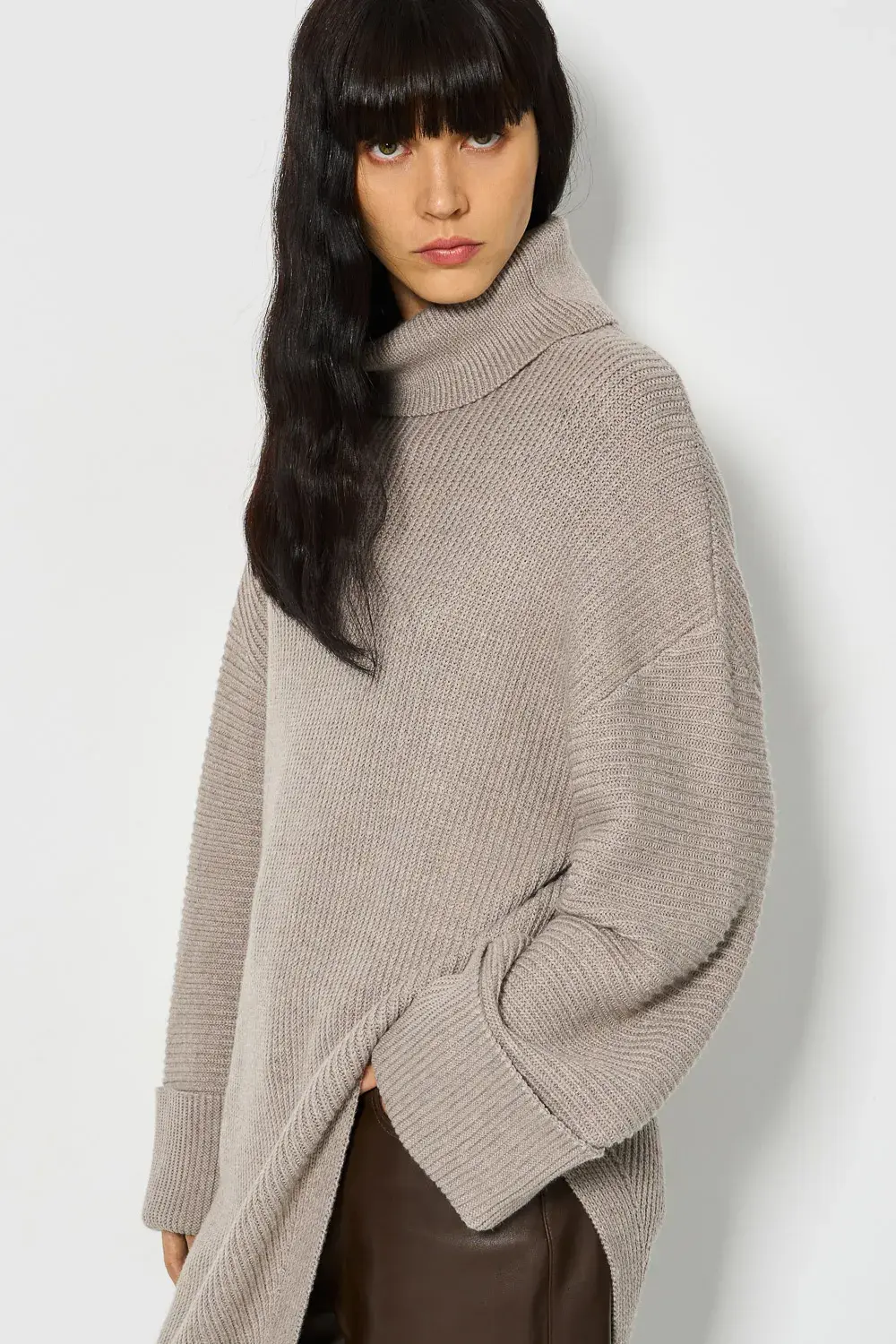 Зона комфорта. Уютные свитера и джемперы для осени и зимы 2025 (фото 30)