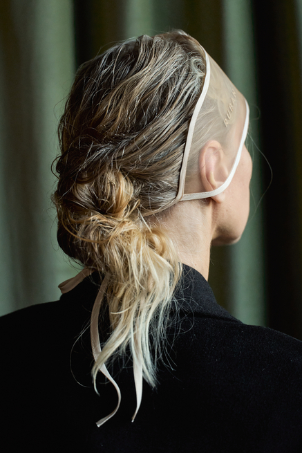 Флокирование на губах и волосковое наращивание бровей: как повторить бьюти-образы с показа Ruban (фото 30)