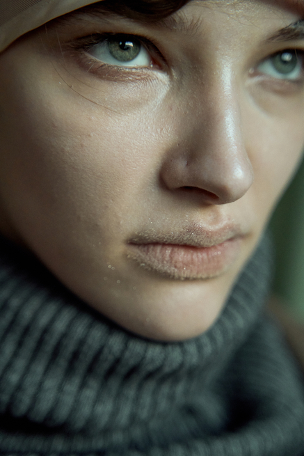 Флокирование на губах и волосковое наращивание бровей: как повторить бьюти-образы с показа Ruban (фото 22)