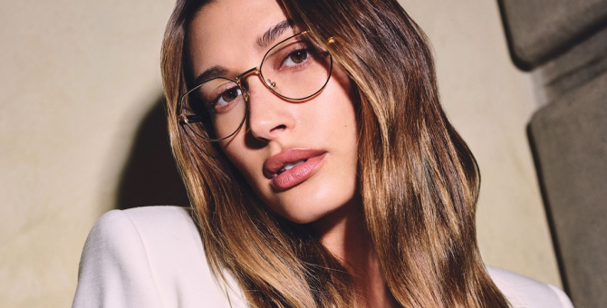 Хейли Бибер представила коллаборацию с Vogue Eyewear