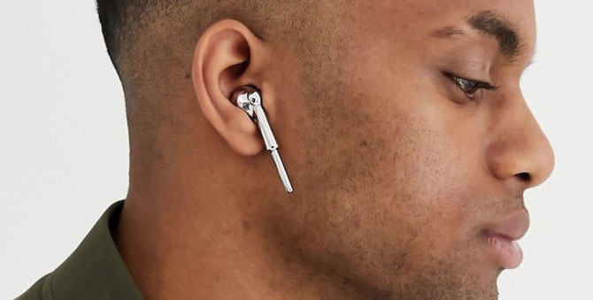 На Asos появились фейковые наушники AirPods — их можно носить вместо сережек