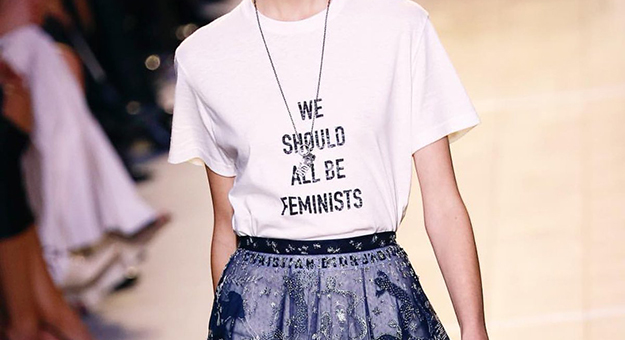 Dior запустил в продажу футболки «We should all be feminists»