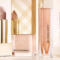 Рождественская коллекция макияжа Burberry