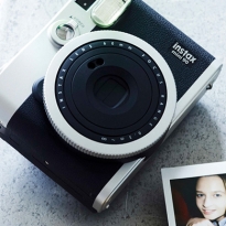 Миниатюрная камера Fujifilm Instax mini90