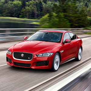 Почему Jaguar XE называют суперкаром