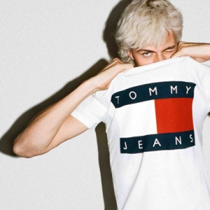 Джинсовые 90-е: Лаки Блю Смит в рекламной кампании Tommy Hilfiger