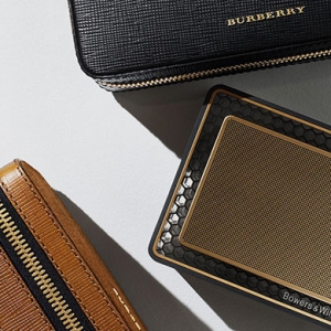 Дорогое радио: колонка от Bowers & Wilkins в футляре Burberry