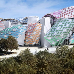 Fondation Louis Vuitton представил инсталляцию Даниэля Бюрена