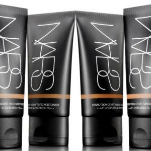 Увлажняющий тональный крем от NARS