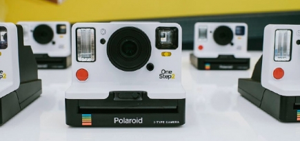 Polaroid 1970-х перевыпустили с USB-зарядкой, вспышкой и таймером