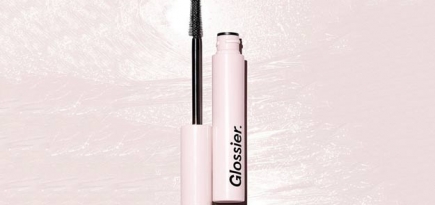 Glossier выпустил тушь для веганов, которая оказалась совсем не веганской