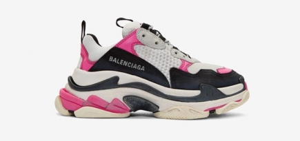 Balenciaga перевыпустил кроссовки Triple S в розовом цвете