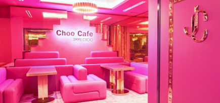 Jimmy Choo открыл розовое кафе в универмаге Harrods
