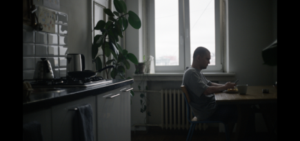 Фонд «Антон тут рядом» создал фильм про быт аутичного человека