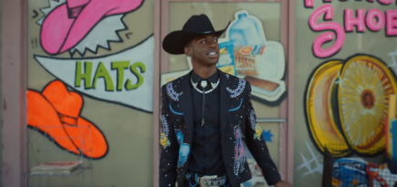 Клип Lil Nas X на трек «Old Town Road» набрал более миллиарда просмотров на YouTube