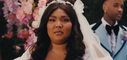 Lizzo сбегает со свадьбы в клипе на трек «2 Be Loved (Am I Ready)»