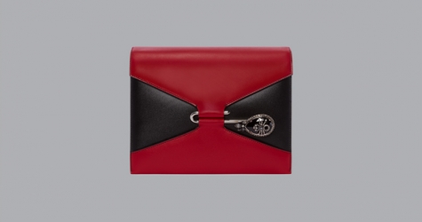 В Москве можно купить Pin Bag от Alexander McQueen