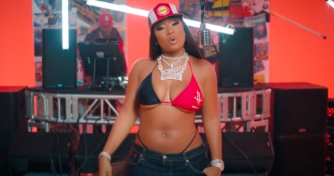 Megan Thee Stallion повторила стиль рэперш начала 2000-х в клипе «Southside Forever Freestyle»